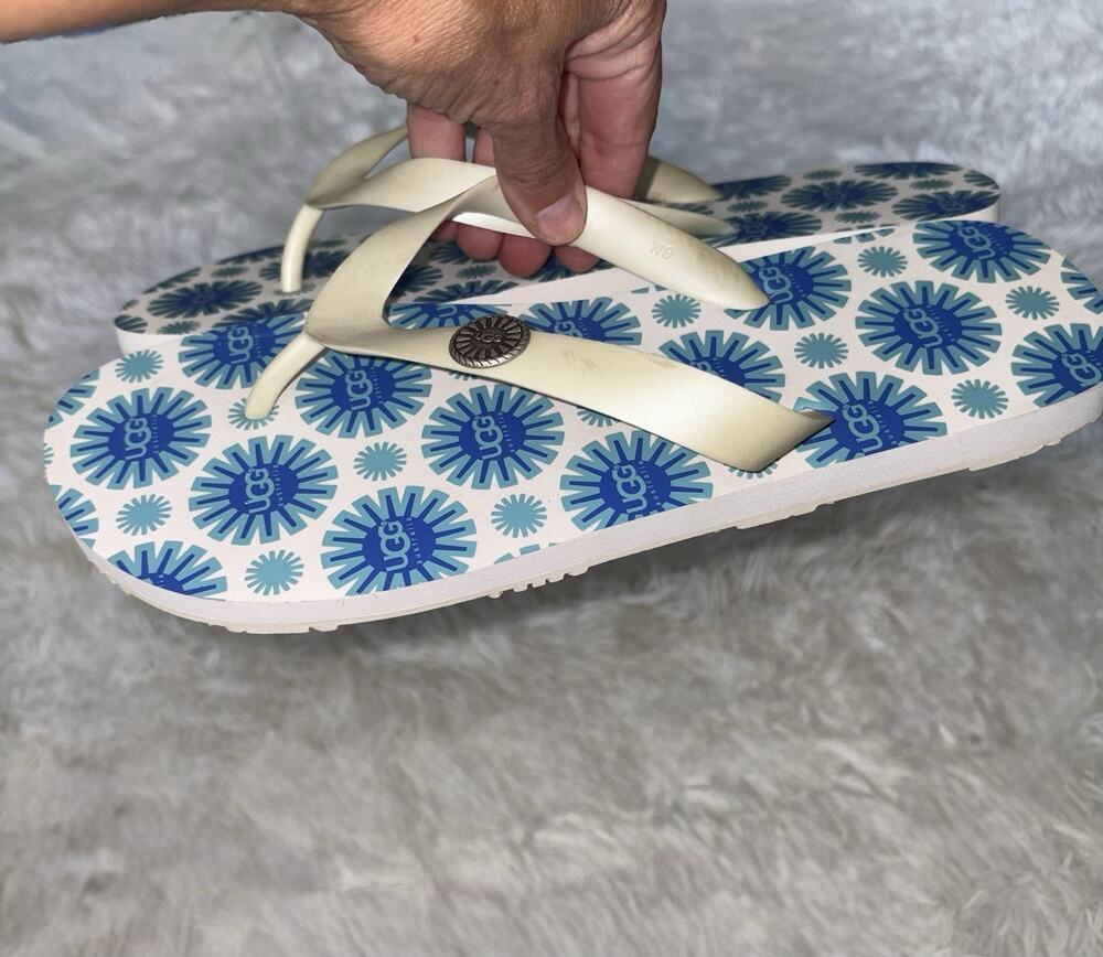 Ugg Women’s Sz. 9 Flare Flip Flops. Exc. condition, Cute, Comf